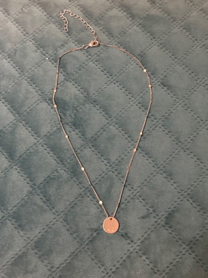 Necklace thin elegant used in silver color
