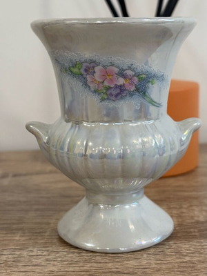Pearl Mini Vase like new, vintage, ceramic, baroque style