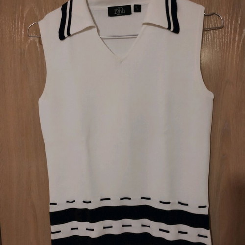 Blouse like new, size M, black and white