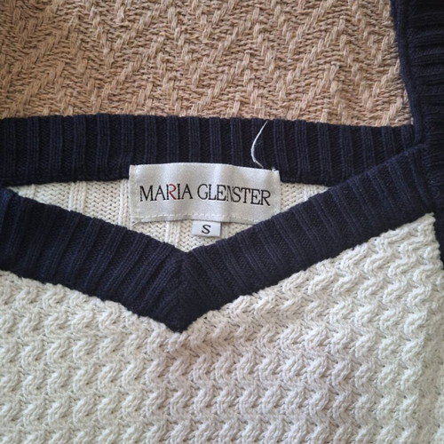 Women's knitted tank top small, like new, white and blue