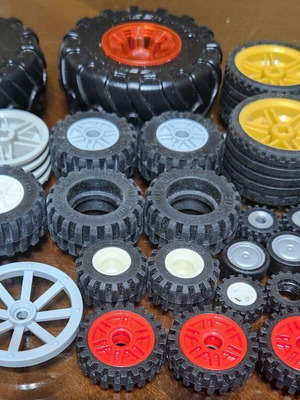 Lego wheels and tires used, pack of 30 pieces