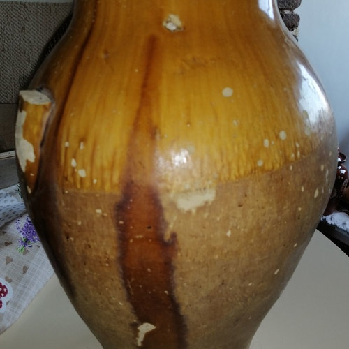 Vintage broken ceramic kioupi from 1940s