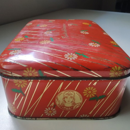 Papadopoulou Frutacrem biscuits used rare metal tin