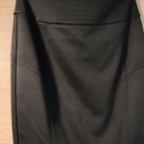 Pencil black skirt like new, medium size with waist design