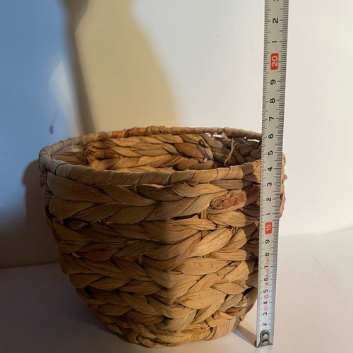 Wicker basket like new, ideal for Easter and decoration