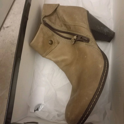 Boxer ankle boots like new, beige, size 39