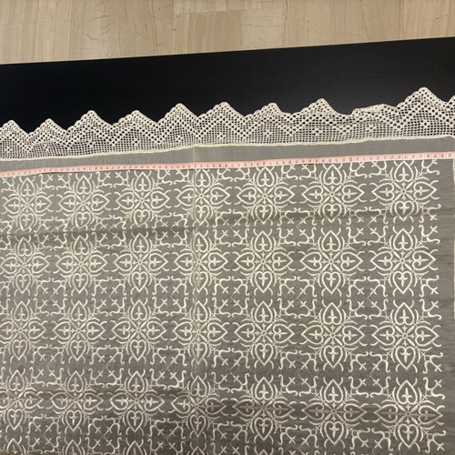 White lace tablecloth 90x90 new with embroidered design