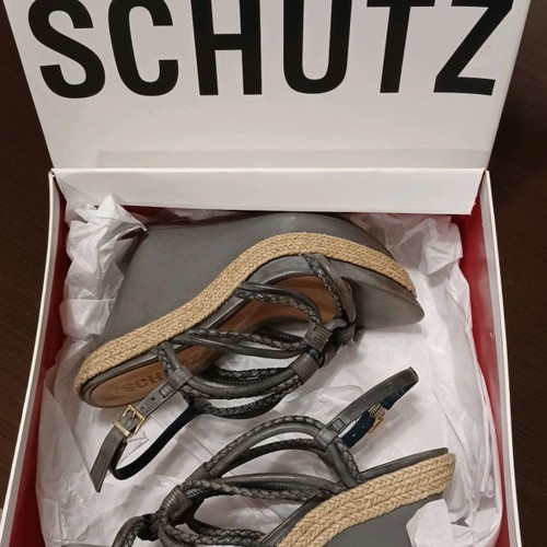 Schutz gray platform sandals size 36 leather like new