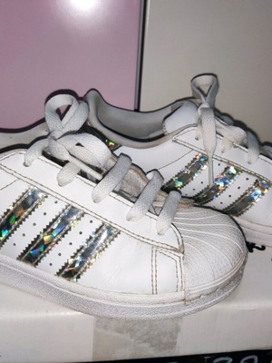 Adidas Superstar size 32 in very good condition for girls