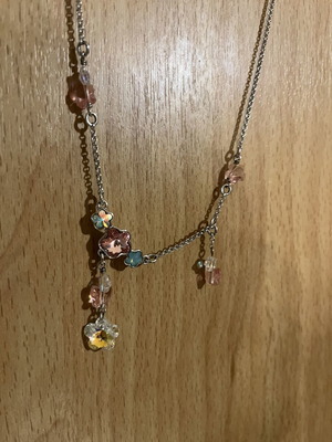 Swarovski necklace with flowers like new, silver color