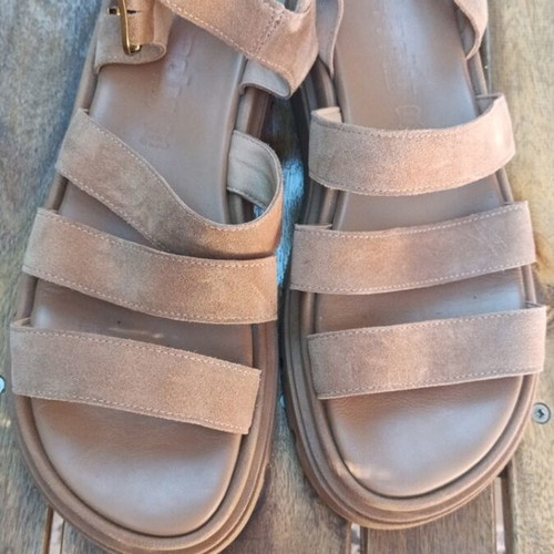 Leather sandals beige size 40 like new