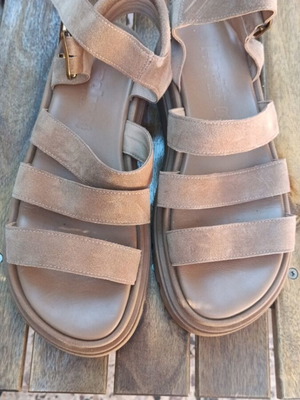 Leather sandals beige size 40 like new
