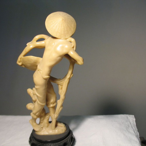 Bone figurine, excellent sculpture.