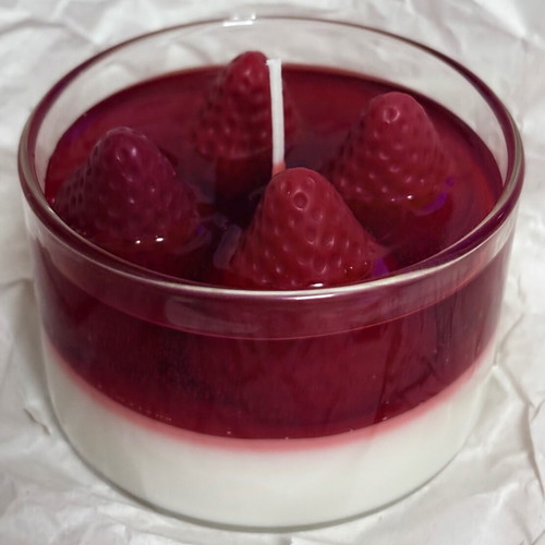 Handmade candle "Panacota" new with strawberry scent made of soy