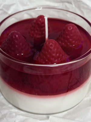 Handmade candle "Panacota" new with strawberry scent made of soy