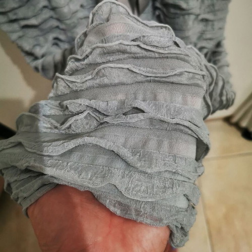 Grey dress with embroidery like new, elastic fabric, alpha line