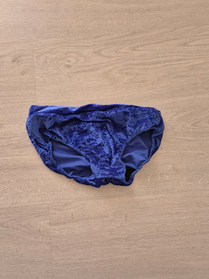 Blue Backbone pole dancing shorts like new, size M