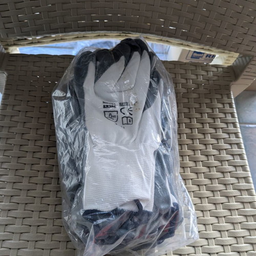Work gloves pack of 11, new, ideal for garden tasks