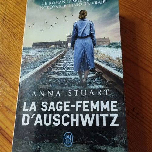 La sage-femme d'Auschwitz by Anna Stuart, French novel