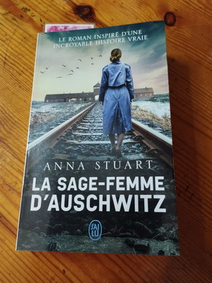 La sage-femme d'Auschwitz από Anna Stuart, γαλλικό μυθιστόρημα