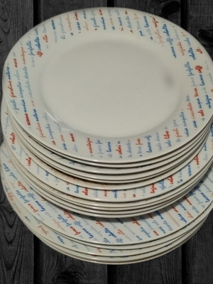Dish set like new, 17 pieces (missing 1 soup plate)