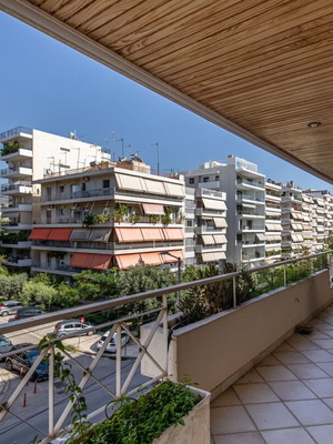 Διαμέρισμα 140 τ.μ. στο κέντρο της Νέας Σμύρνης με 3 υπνοδωμάτια και μπαλκόνι