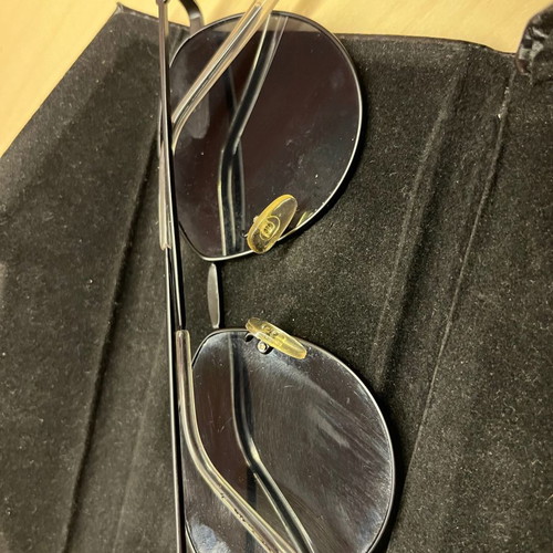 Sunglasses used with black thin frame