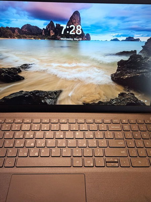 Laptop Dell Vostro 3520 i5 16GB σαν καινούργιο με Windows Pro