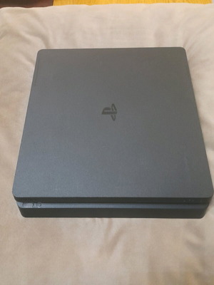 Playstation 4 slim 500GB σαν καινούργιο με 3 χειριστήρια και παιχνίδια