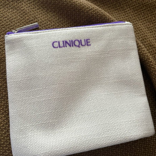 Clinique pouch new