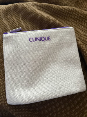 Clinique pouch new