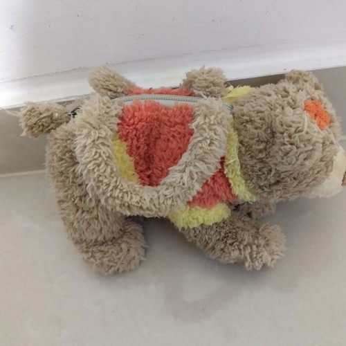 Dog-shaped bag used with a mark on the nose