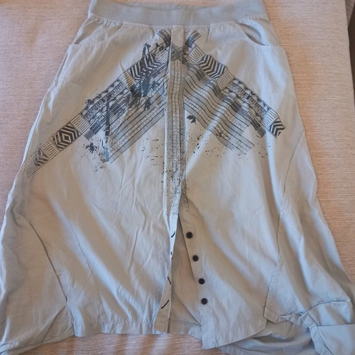 A.L.E. women's skirt gray with pattern, like new, size Large