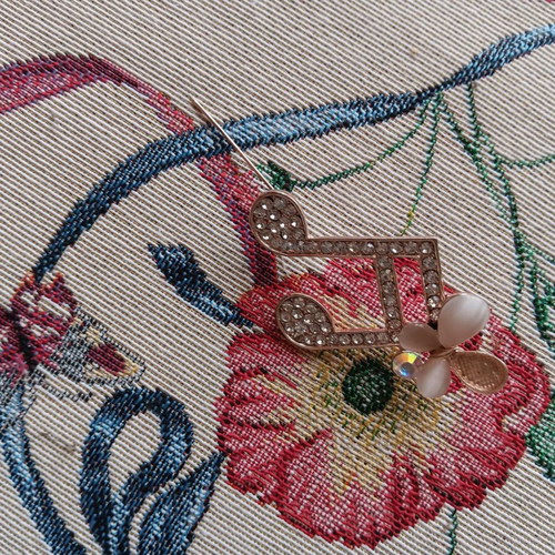 Pin used, white and gold with defect