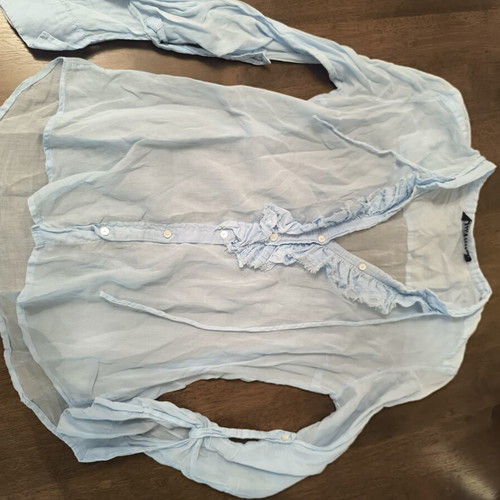 Zara light blue linen shirt small like new with front design