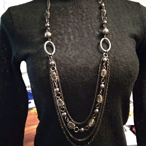 Long metal necklace like new
