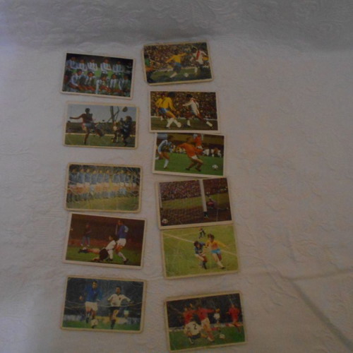 Football 32 Dandy stickers used, various conditions