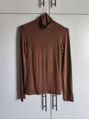 Basic top Intimissimi like new, small, brown
