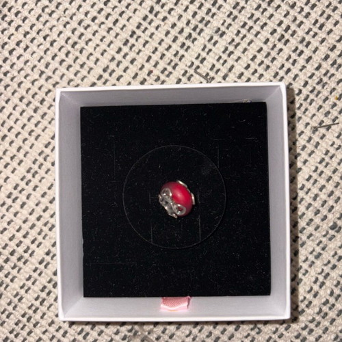 Pandora charm red like new