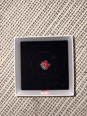 Pandora charm red like new
