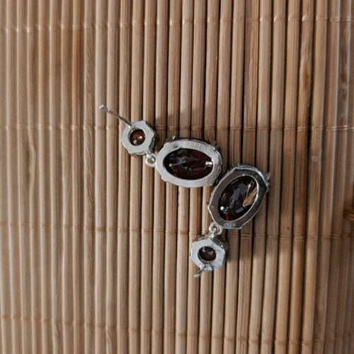 Dangling earrings with red stones new, unused
