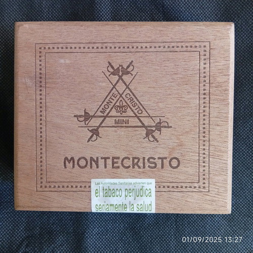 Montecristo wooden box authentic, like new condition