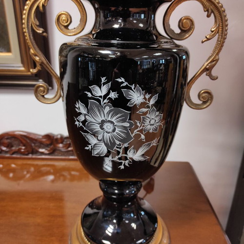 Table lamp with porcelain base and bronze decoration like new