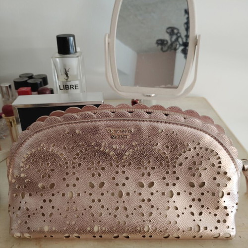 Victoria's Secret toiletry bag like new, pink gold