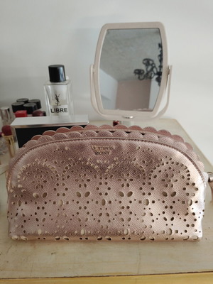 Victoria's Secret toiletry bag like new, pink gold