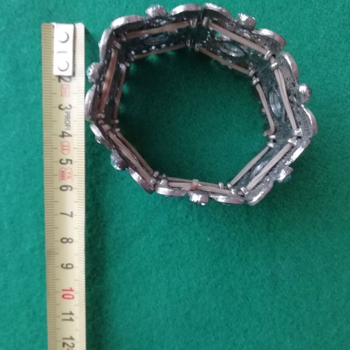 Vintage bracelet with blue pearls open size like new