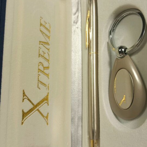 Men's gift set like new with pen and keychain