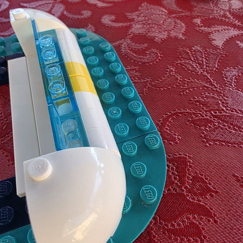 LEGO Friends Rescue Mission Boat used, 908 pieces, 4 minifigures