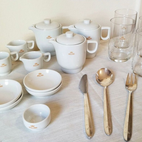 KLM collectible porcelain set 21 pieces like new