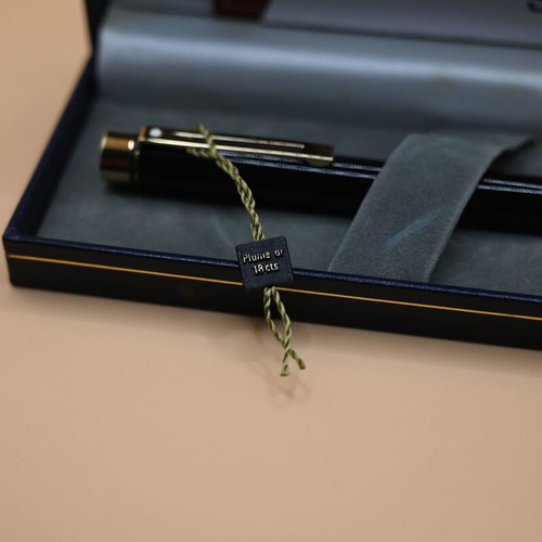 Sheaffer TARGA 1022 Fountain Pen 18k Medium Nib new